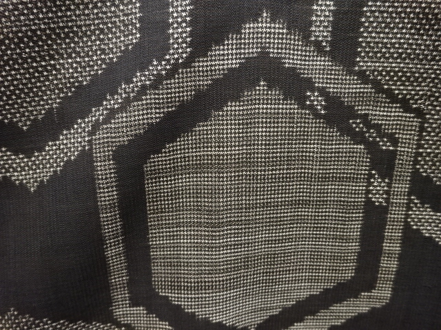 JAPANESE KIMONO / ANTIQUE KIMONO / SILK / DORO OSHIMA TSUMUGI / WOVEN KIKKO PATTERN / 5MARUKI